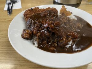 カツカレー。地元で実際に訪れた飲食店で気づく経営改善のヒント